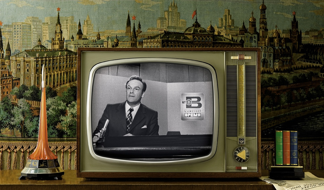 Телевидение первый советский. Старинный телевизор. Телевидение СССР. Телевизор СССР. Старый Советский телевизор.